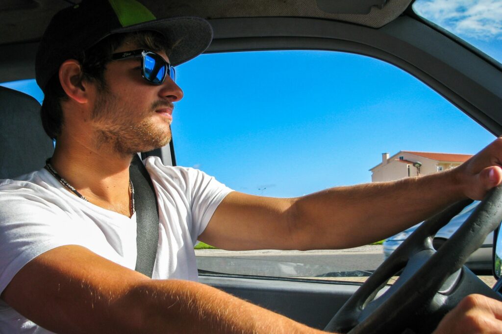 Why It’s Important To Wear Sunglasses While Driving